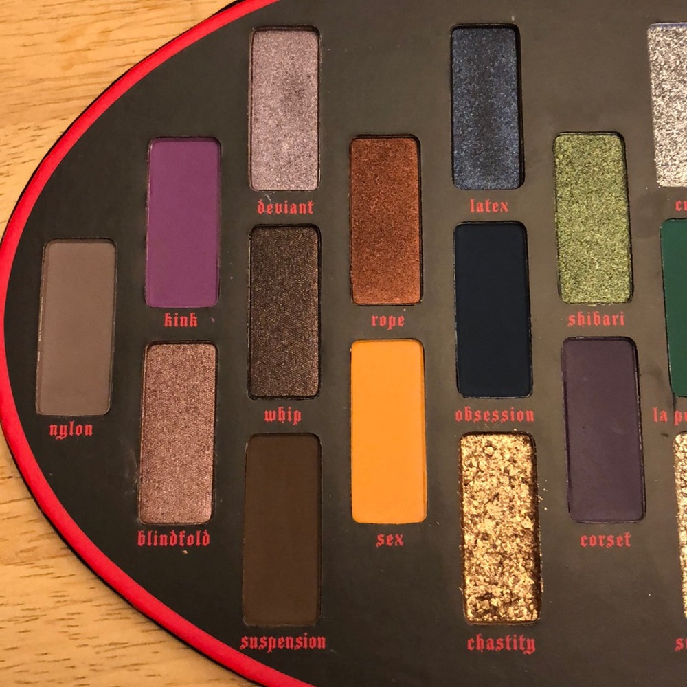 🆕 Kat Von D fetish palette - Picture 5 of 6